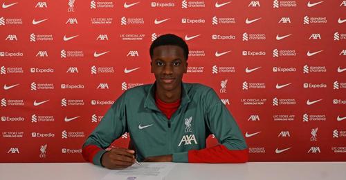 Umdlali waseZimbabwe usesayine inkontileka yakhe yokuqala ne-Liverpool FC