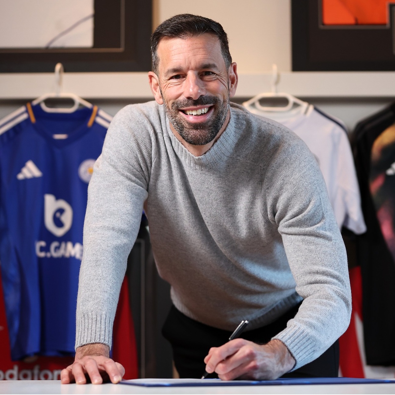 Usezocija i-Leicester City uVan Nistelrooy