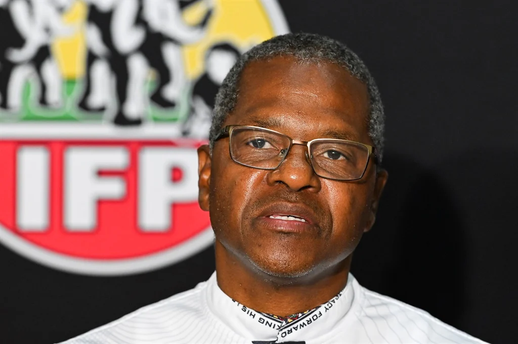 UMshayeli kaNgqonggoshe u-Hlabisa ushone engozini yeMoto.