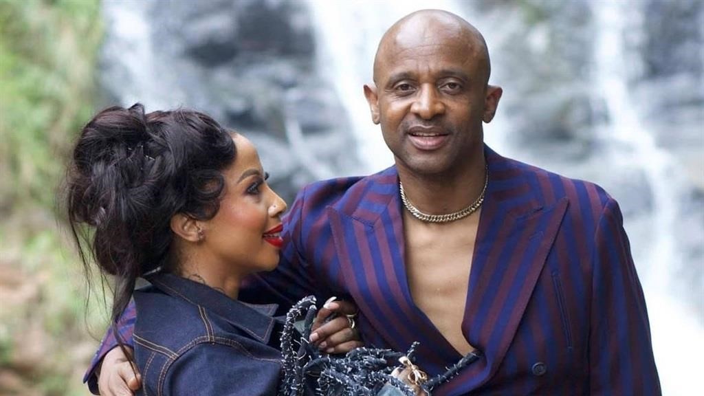 UArthur Mafokate uhluba udlubu ekhasini ngamahlebezi okuthandana noKelly Khumalo