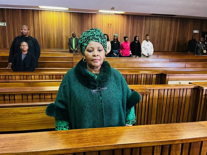 Ukhihle esikaNandi uMapisa-Nqakula enkantolo